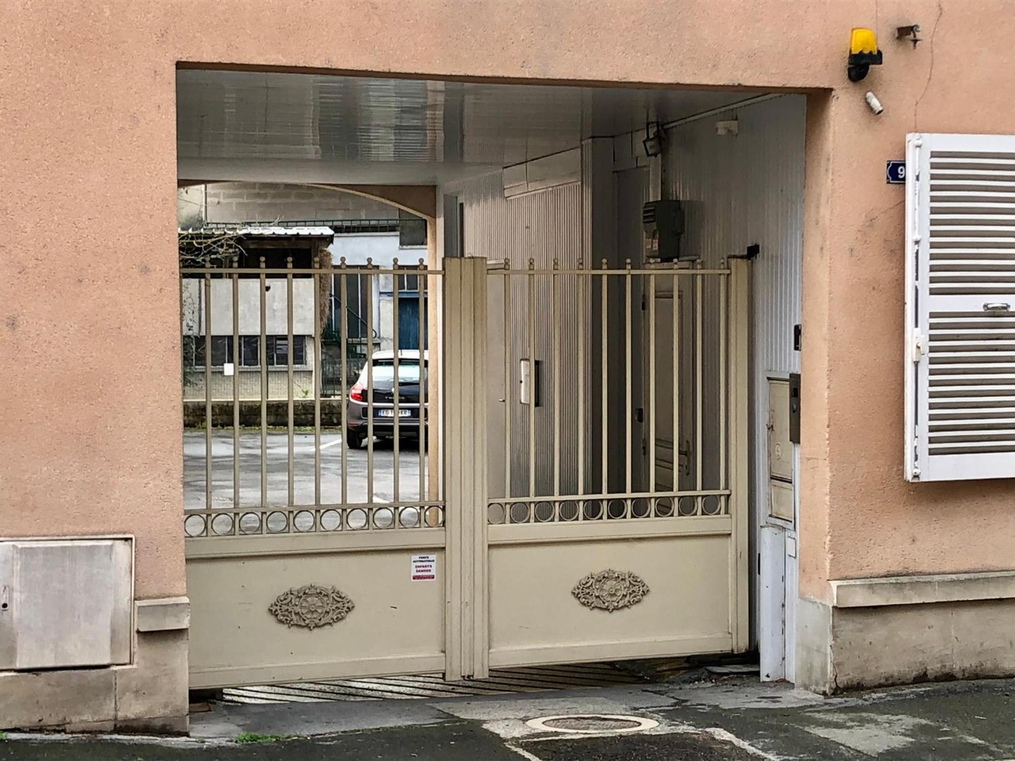 Logement Centre Ville D'Epernay Avec Parking Prive Luaran gambar